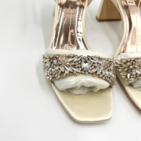 Badgley Mischka Size 10 Ivory Satin Jeweled Block Heels Wedding Shoes Sandals - Picture 4 of 12